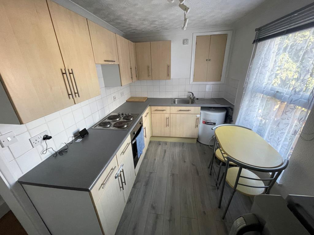 Lot: 111 - FREEHOLD SHOP AND TWO-BEDROOM FLAT - First floor kitchen